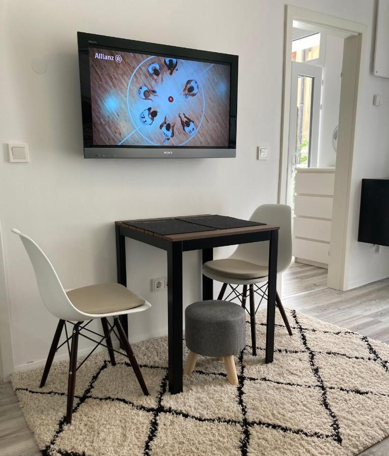 Living At Saarpartments - Adultsonly - Business & Holiday Homes With Kitchen For Long- And Short Term Stay, 3 Min To St Johanner Markt And Points Of Interest Saarbrücken Eksteriør billede